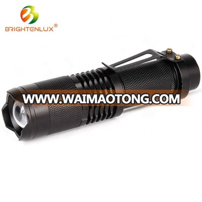 Factory Wholesale High Light XML2 powered by 4*AA Size Battery Zoomable 2019 most powerful handheld led flashlight with clip